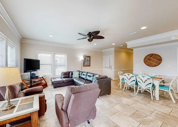 Wonderful Near The Gulf With Shared Pool Fishing Pier Easy Access