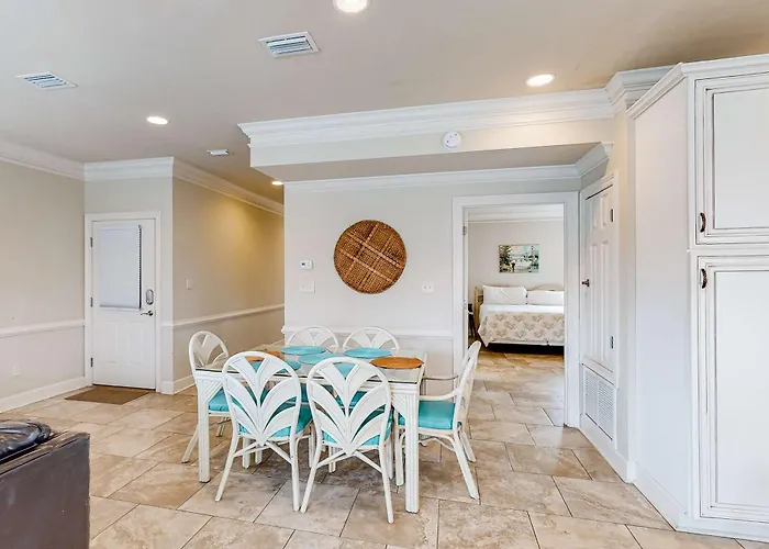 Wonderful Near The Gulf With Shared Pool Fishing Pier Easy Access *