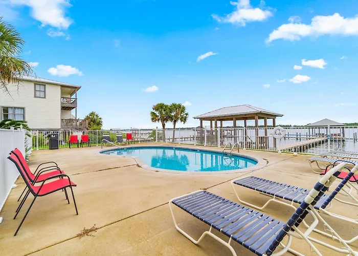 Wonderful Near The Gulf With Shared Pool Fishing Pier Easy Access Holiday home