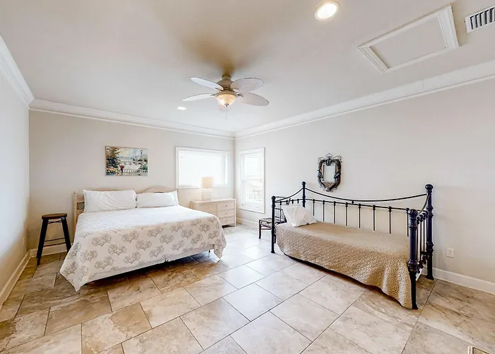 Wonderful Near The Gulf With Shared Pool Fishing Pier Easy Access Gulf Shores
