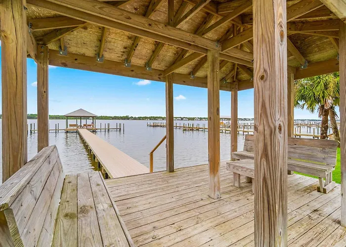 Wonderful Near The Gulf With Shared Pool Fishing Pier Easy Access Holiday home *
