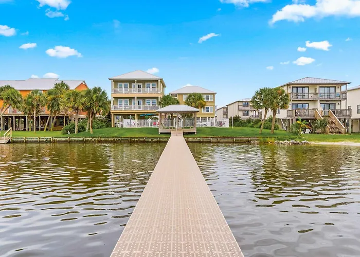 Wonderful Near The Gulf With Shared Pool Fishing Pier Easy Access Holiday home