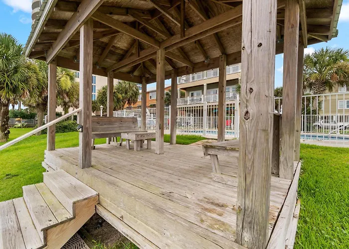 Wonderful Near The Gulf With Shared Pool Fishing Pier Easy Access Holiday home